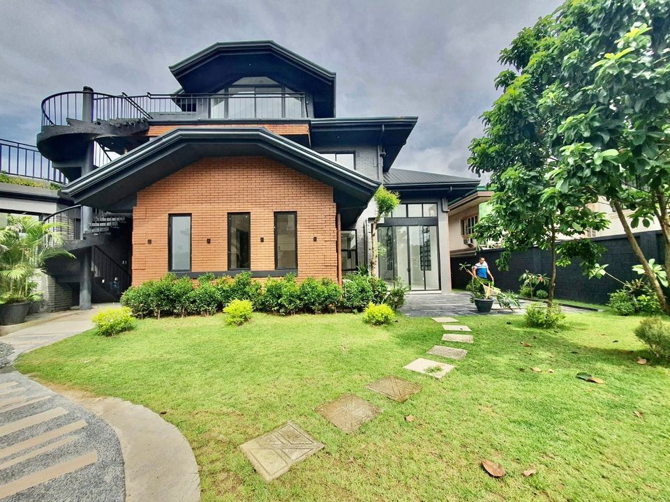 OVER LOOKING HOUSE AND LOT FOR SALE WITH ATTIC FILINVEST 2 photo 1