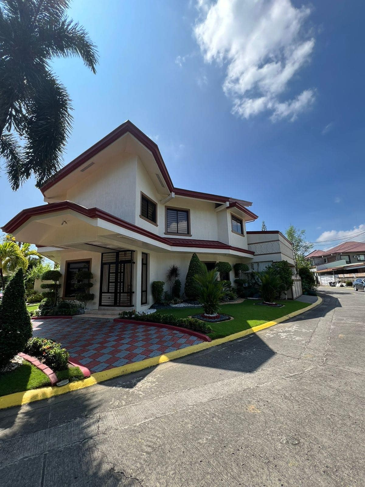A Magnificent 4 Bedroom House and Lot for Sale in BF Homes, Parañaque photo 1