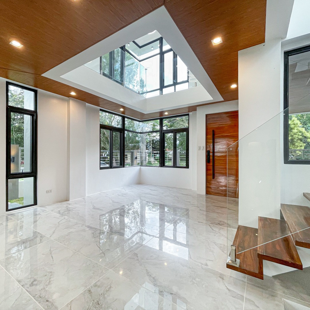 Impressive Modern House For Sale in Tagaytay City near Mahogany Market photo 5