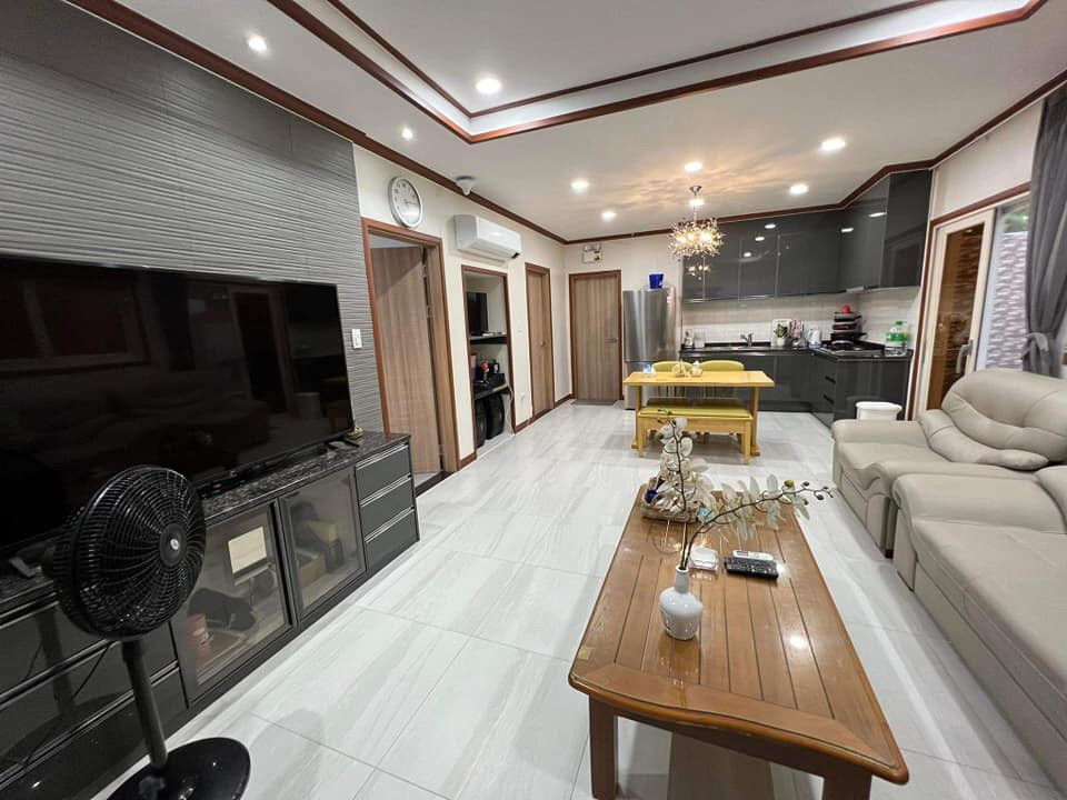 FOR SALE NEWLY BUILT POOL VILLA TYPE HOUSE IN ANGELES CITY NEAR CLARK photo 4