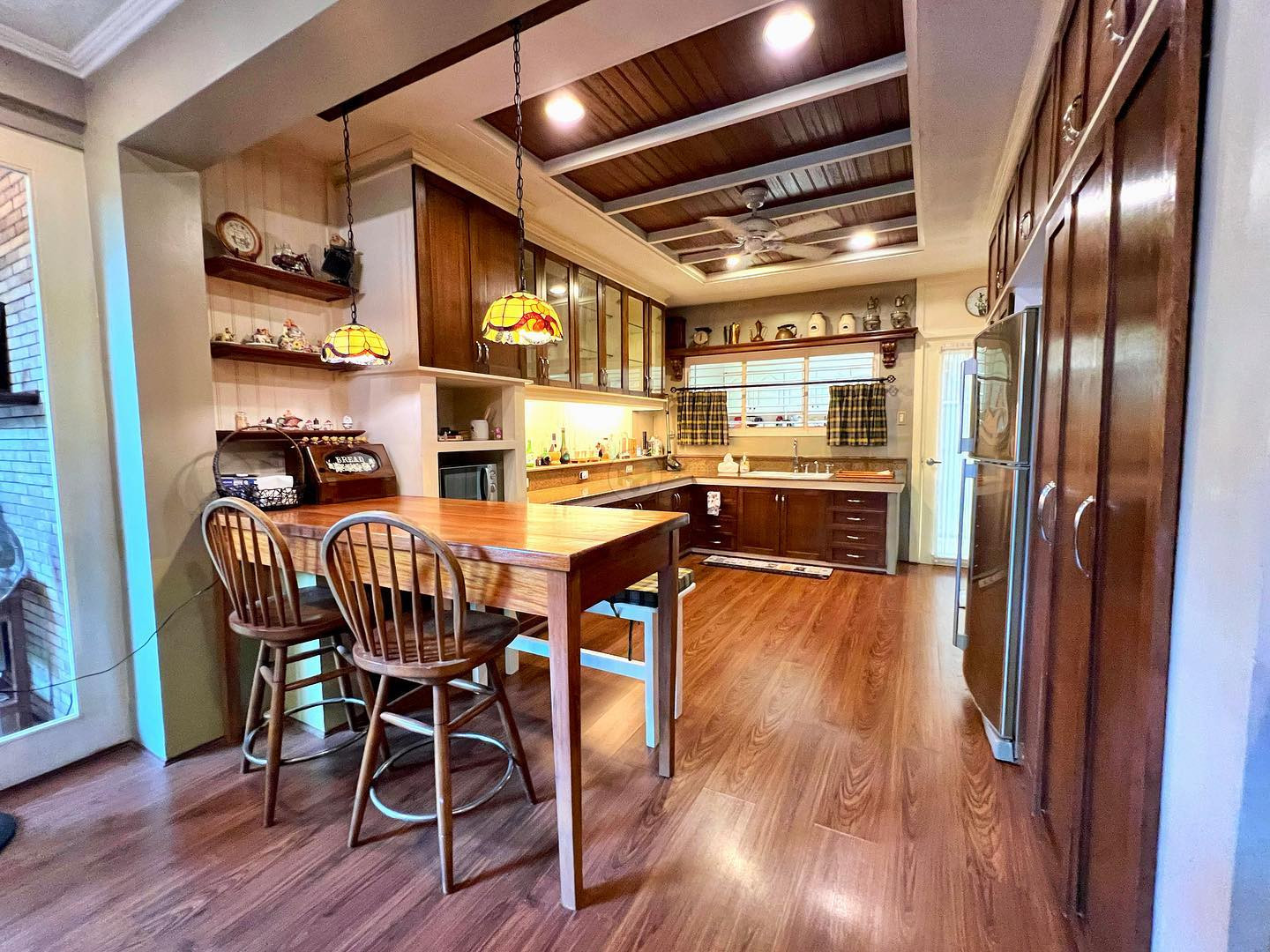 Alluring American Country Style House and Lot For Sale photo 2