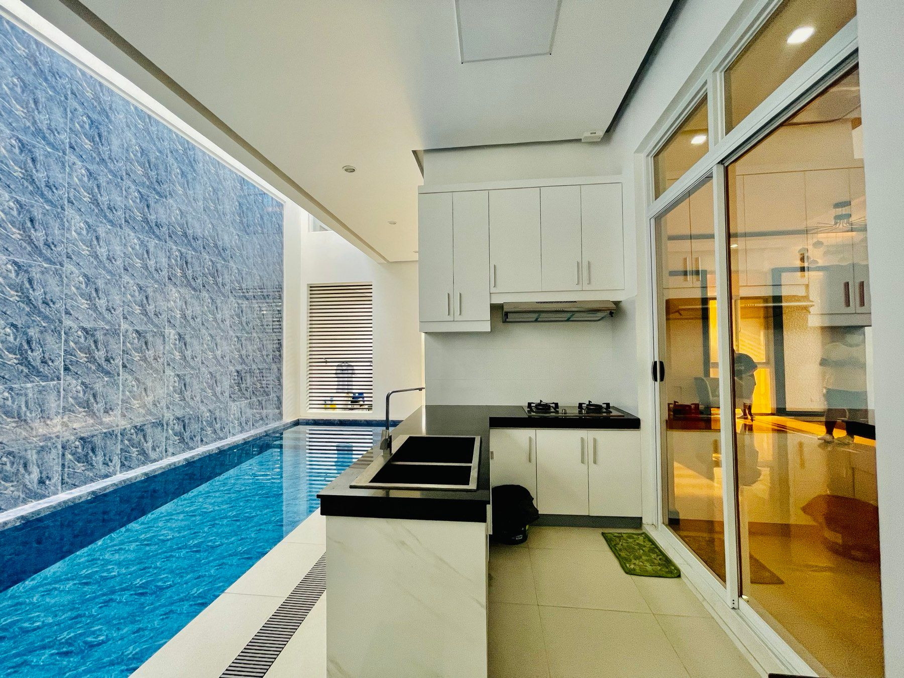 Ultra-Modern Brand New Corner House & Lot for Sale in Multinational Village Para photo 3