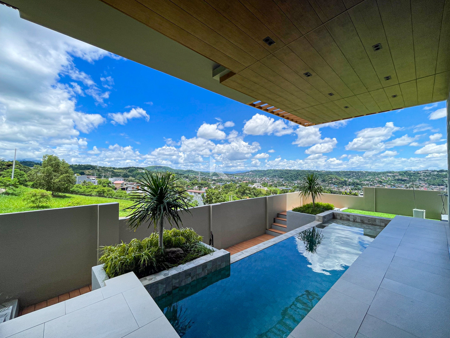 Luxurious Modern House and Lot with Superb Overlooking View photo 2