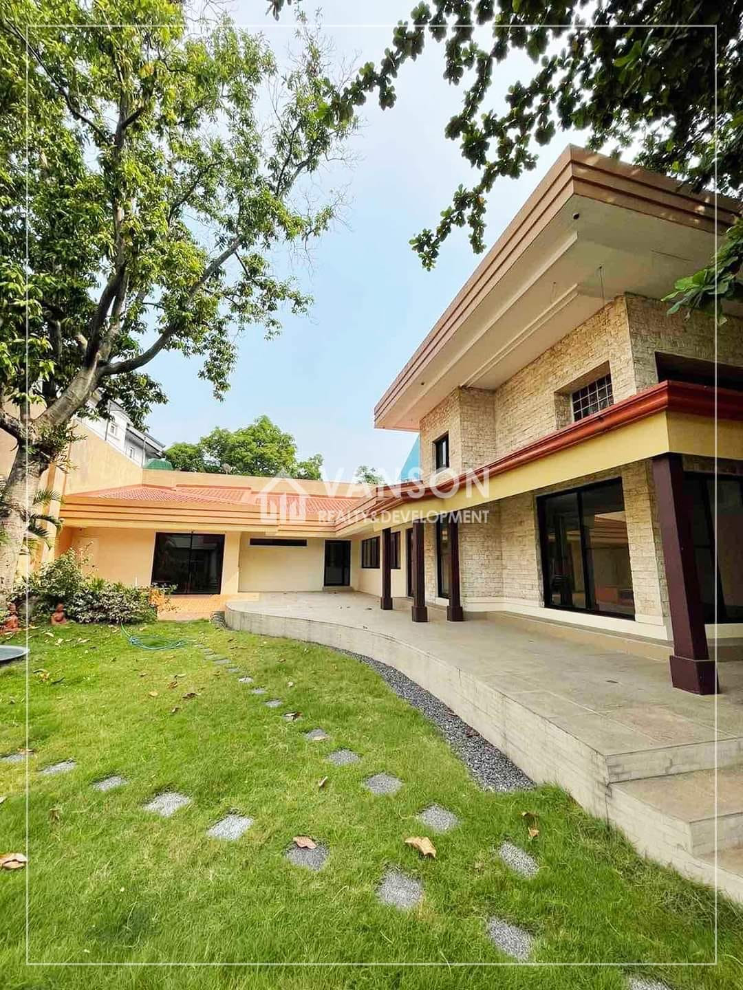 HOUSE AND LOT FOR SALE IN PROJECT 4, QUEZON CITY photo 2