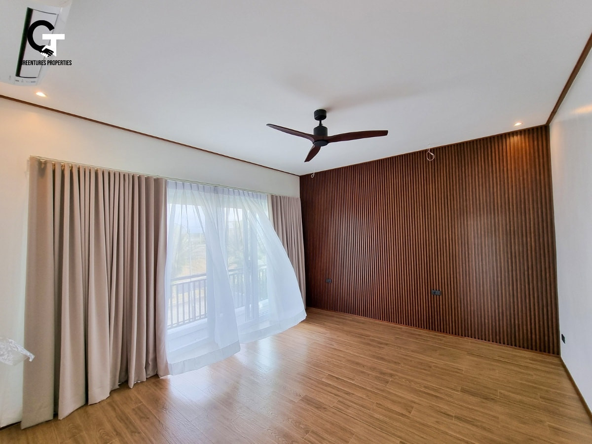 Brand New High Ceiling Miami Modern Theme House and Lot photo 4