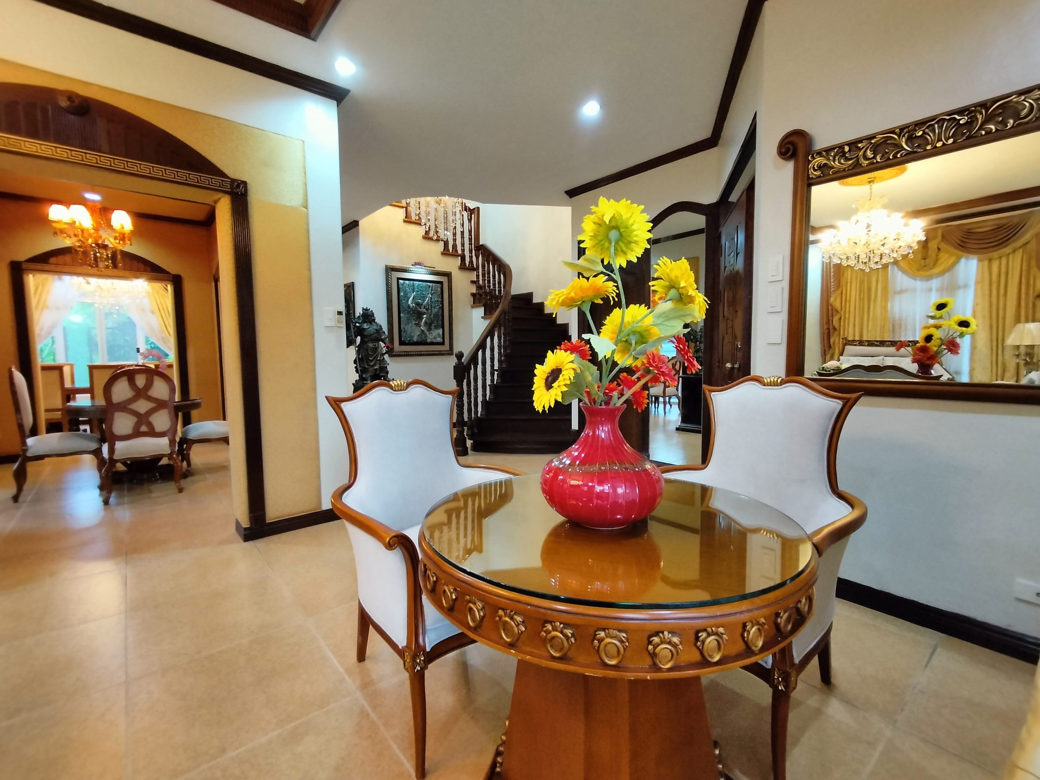 Fully Furnished Romantic Italian House in Portofino Subd. photo 4