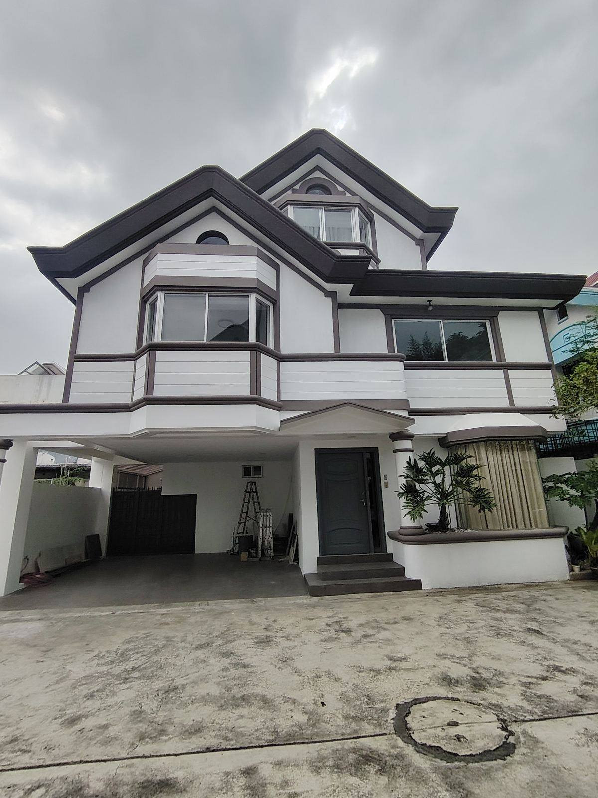 Secure this Newly Renovated Home in Classica Victoria photo 1