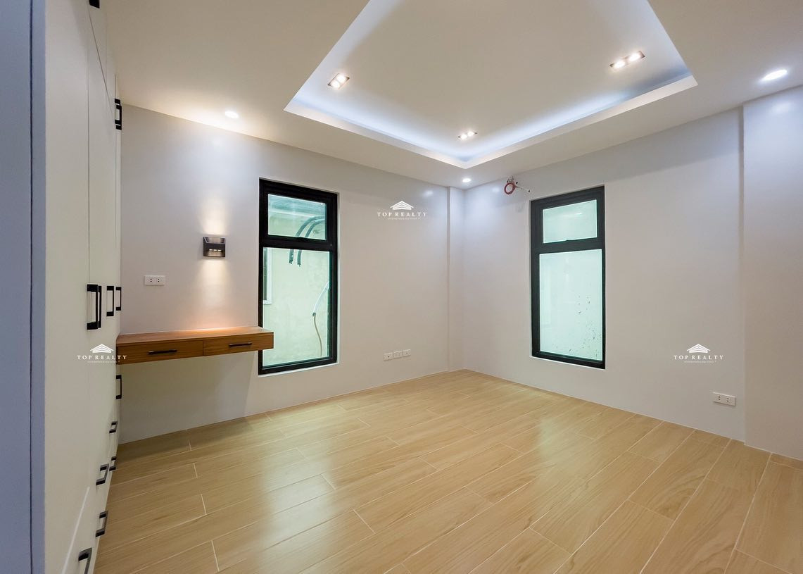 6-bedroom Brand-new House and Lot for Sale photo 5