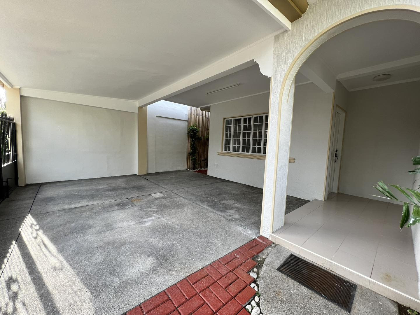 NEWLY RENOVATED BUNGALOW HOUSE AND LOT photo 2
