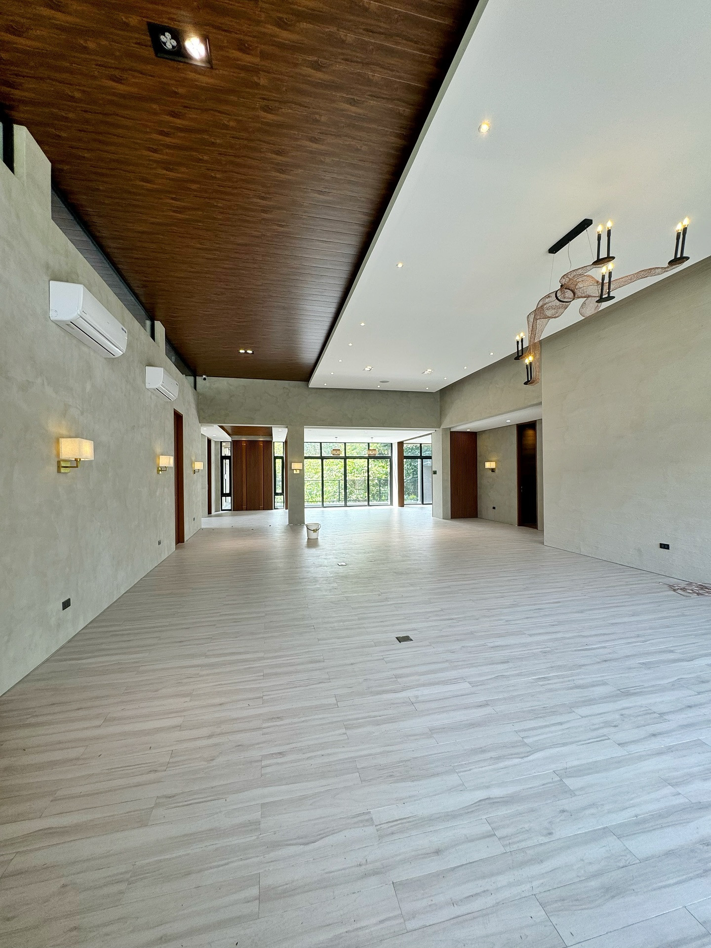 Modern  Massive Industrial House for Sale with Theatre Room and Swimming Pool photo 5