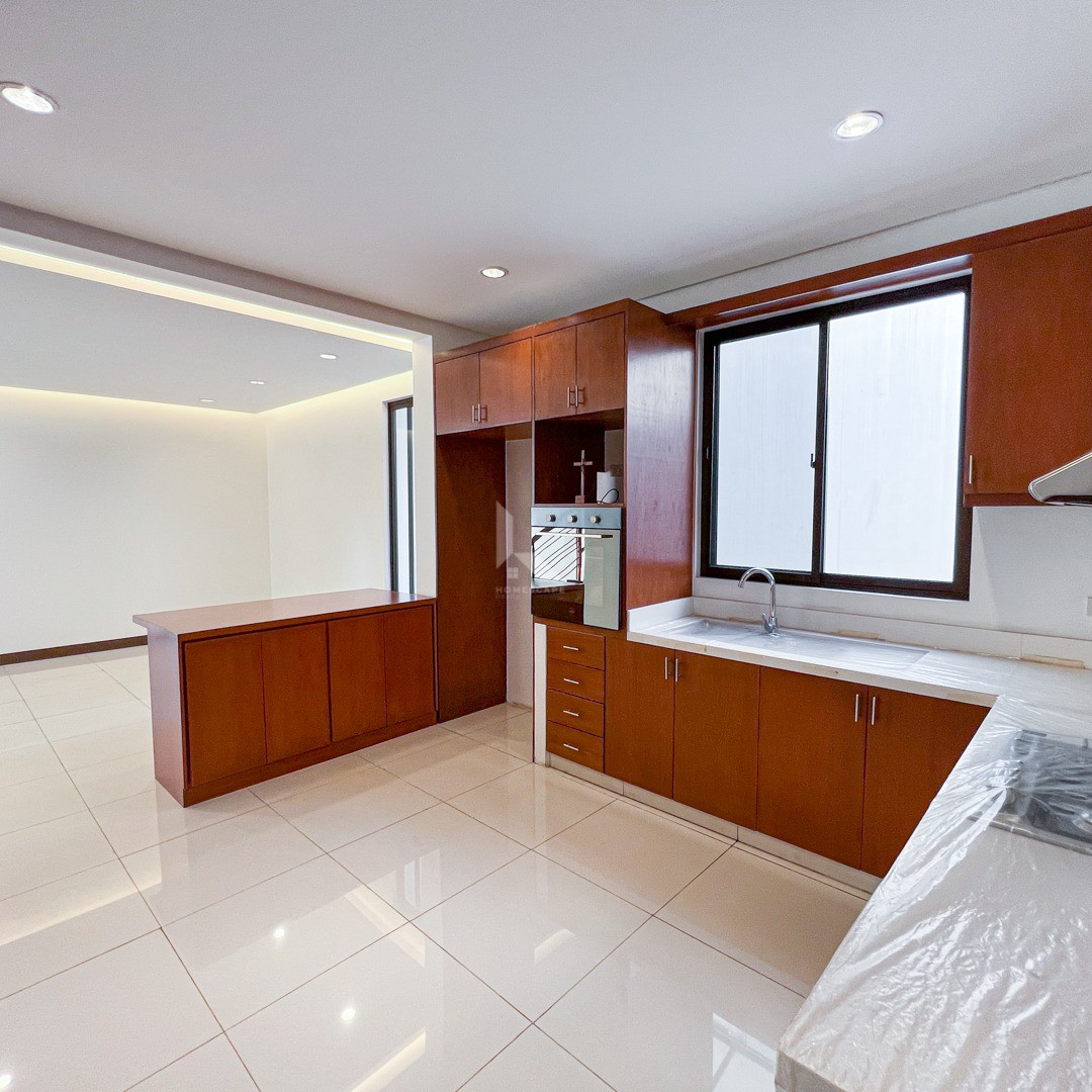 Cozy Contemporary House and Lot For Sale photo 5