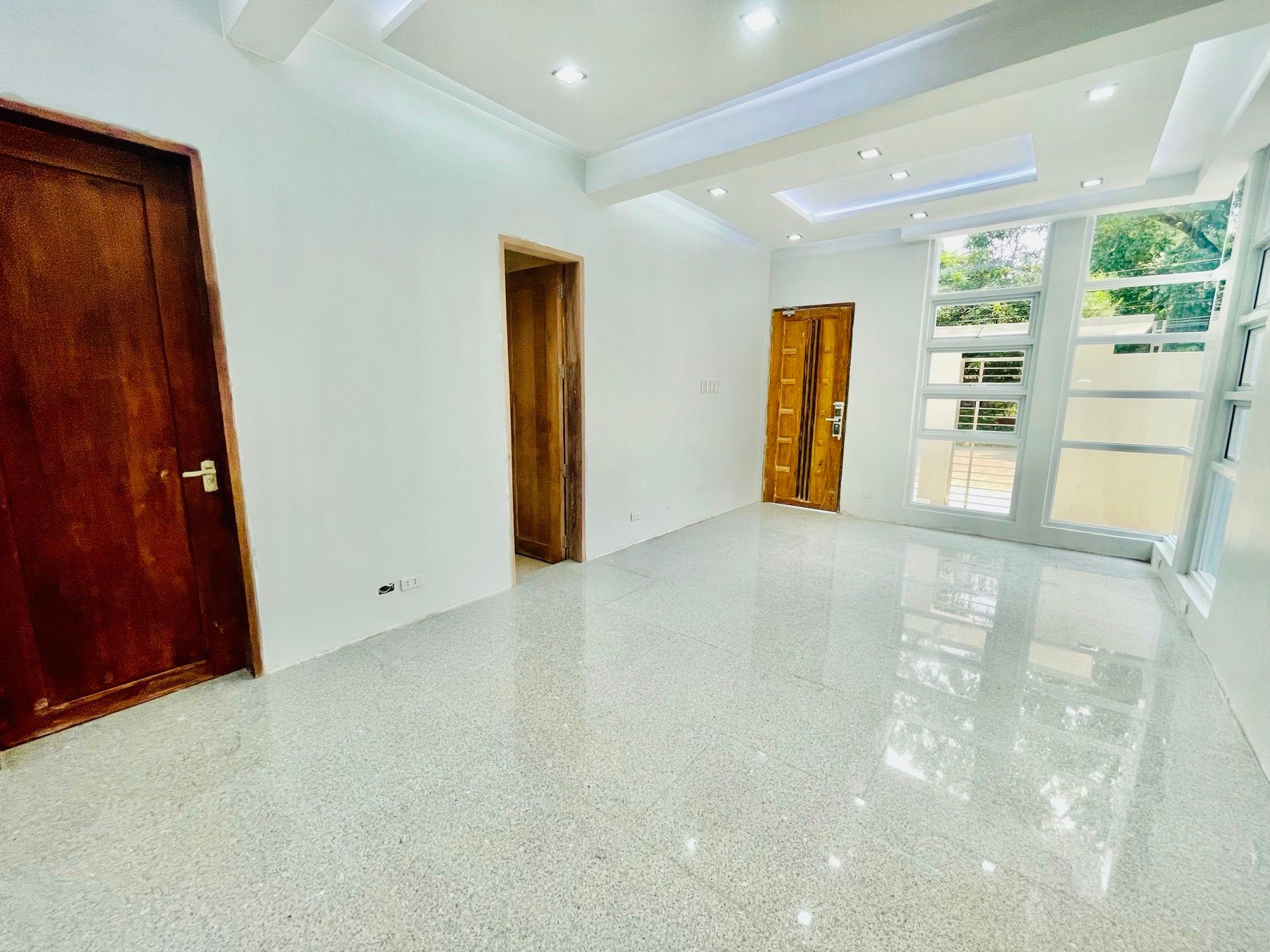 Striking Brand New 3Storey House and Lot photo 5