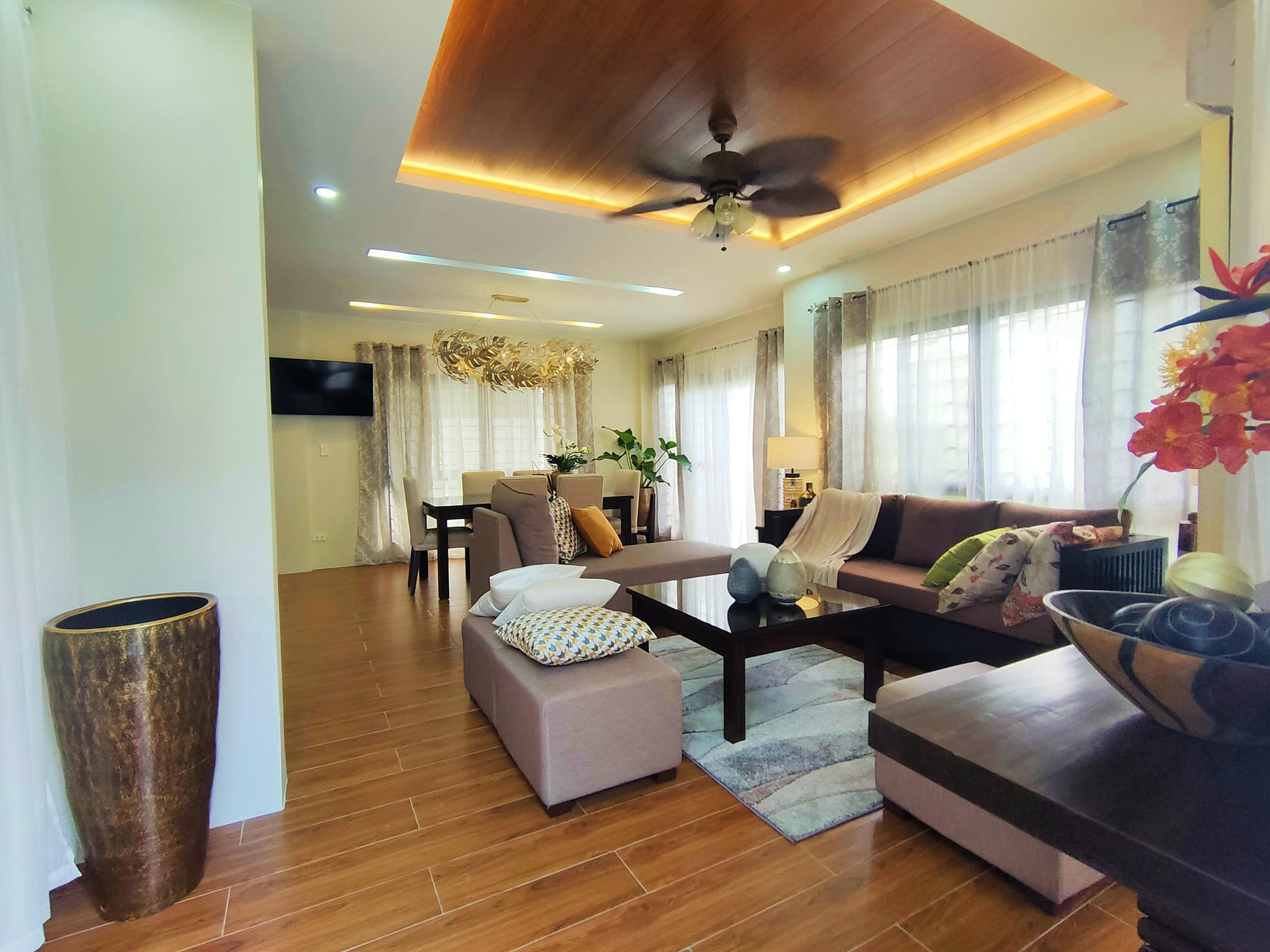 Sophisticated Modern Furnished Home for Sale near Clark photo 2