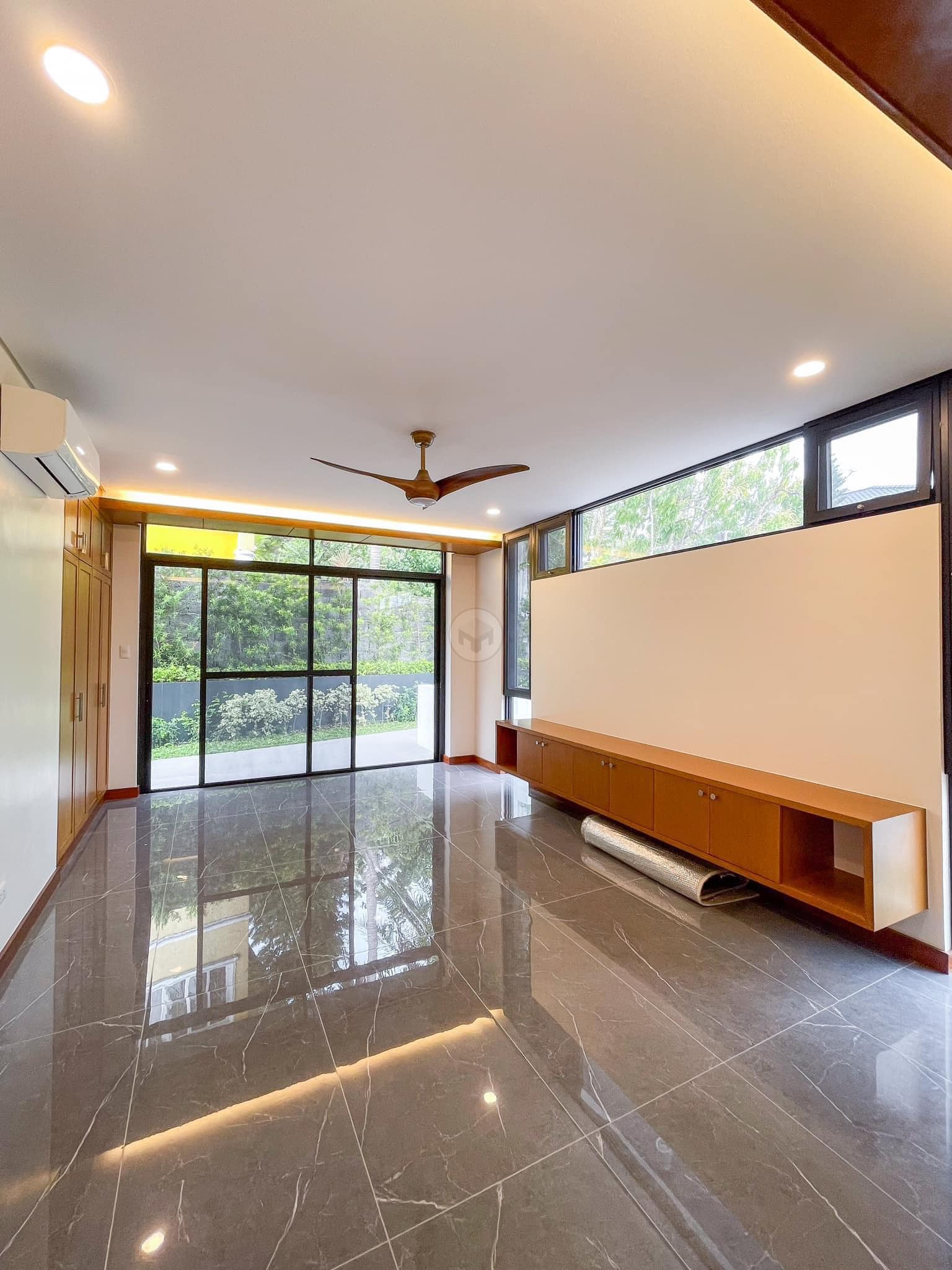 An Outstanding 6 Bedroom Home for Sale in Ayala Alabang Village photo 5