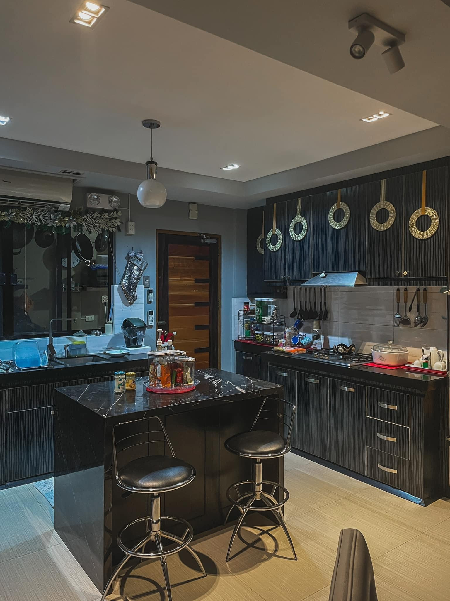 Marvelous 5 Bedroom Home for Sale in Golden Meadows Village photo 3