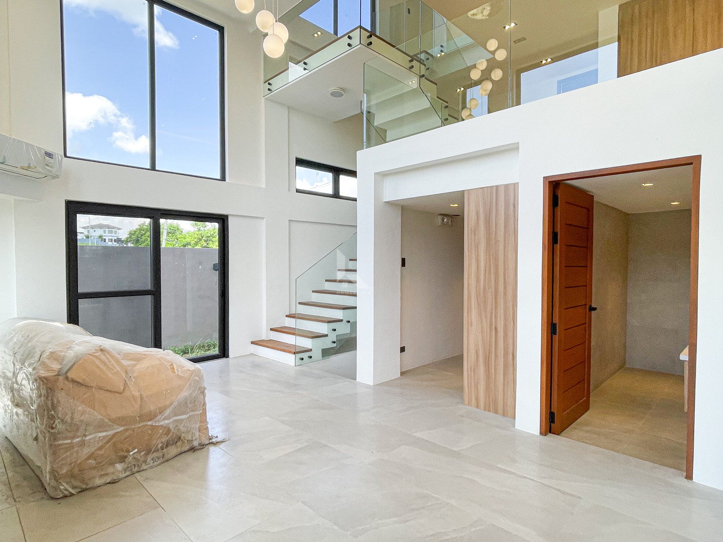 Sophisticated Modern Contemporary House and Lot For Sale photo 3