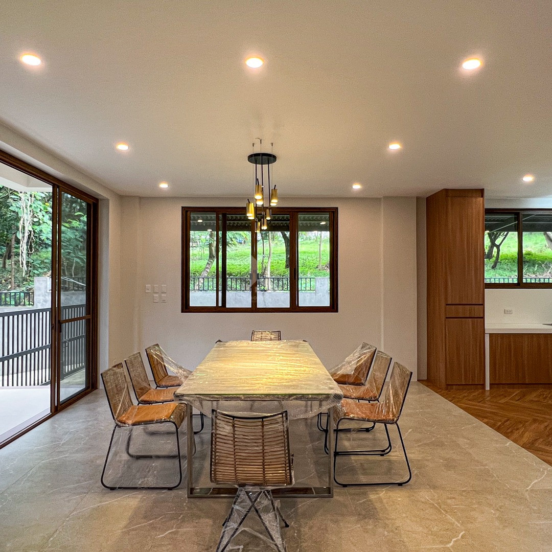 Dreamy Brand New Modern Tropical House and Lot in Town & Country Estates photo 4