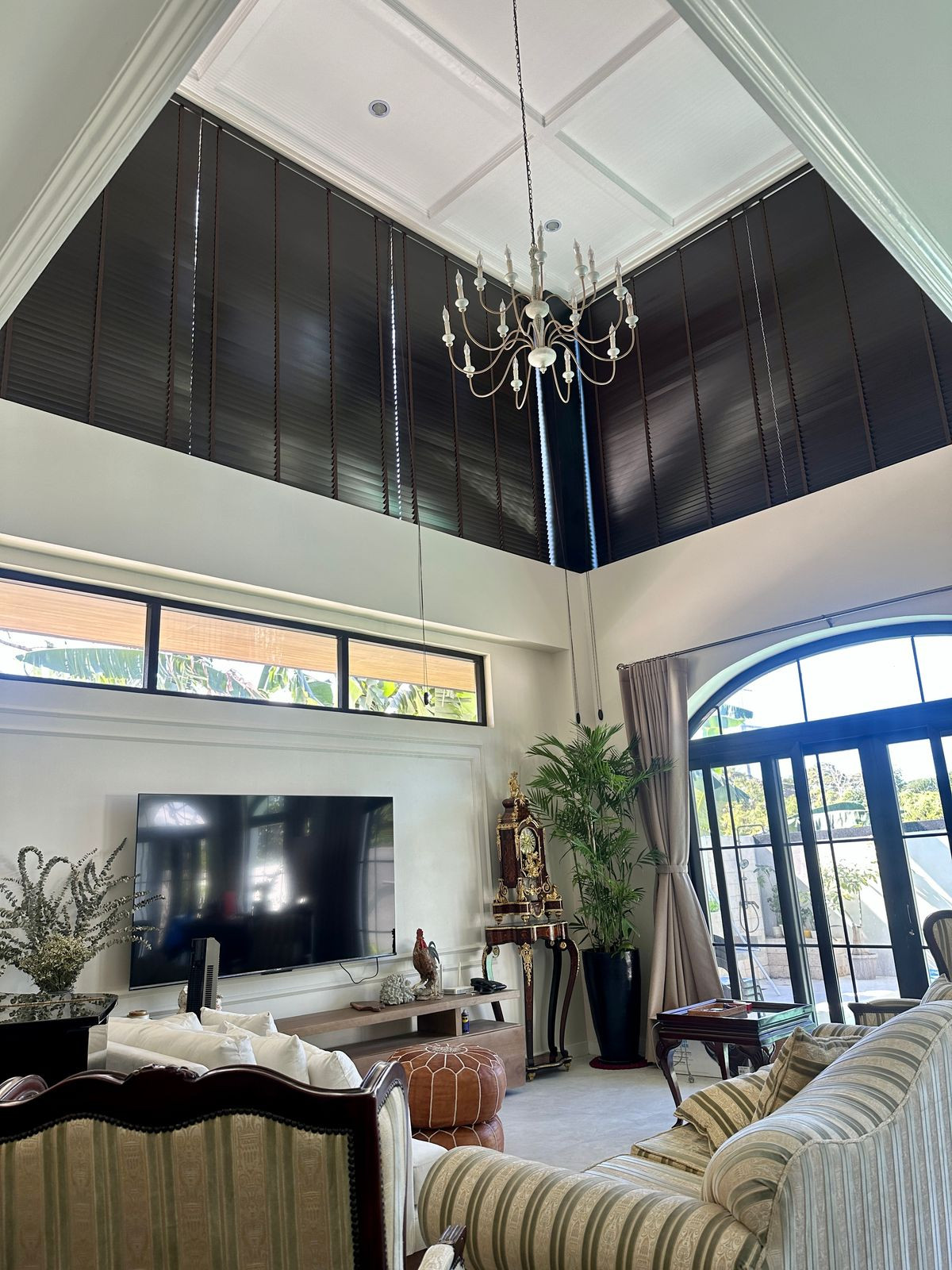 Explore this Elegant 4-Bedroom House in Salitran photo 2
