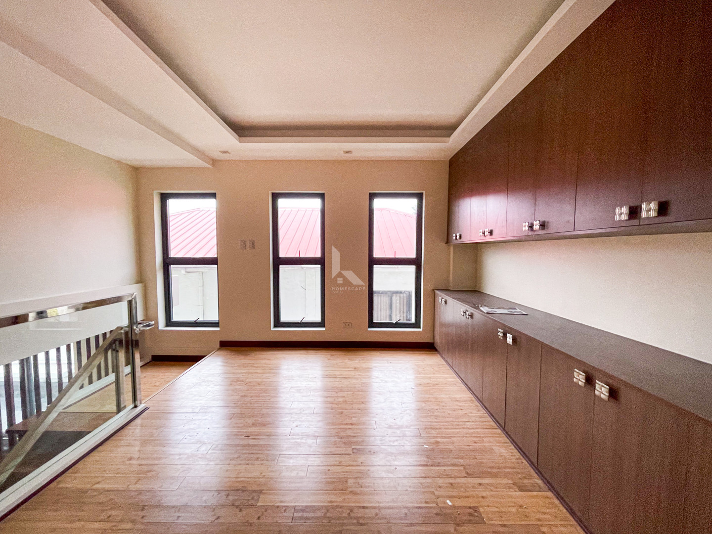 Classy Semi-furnished Modern Contemporary photo 3