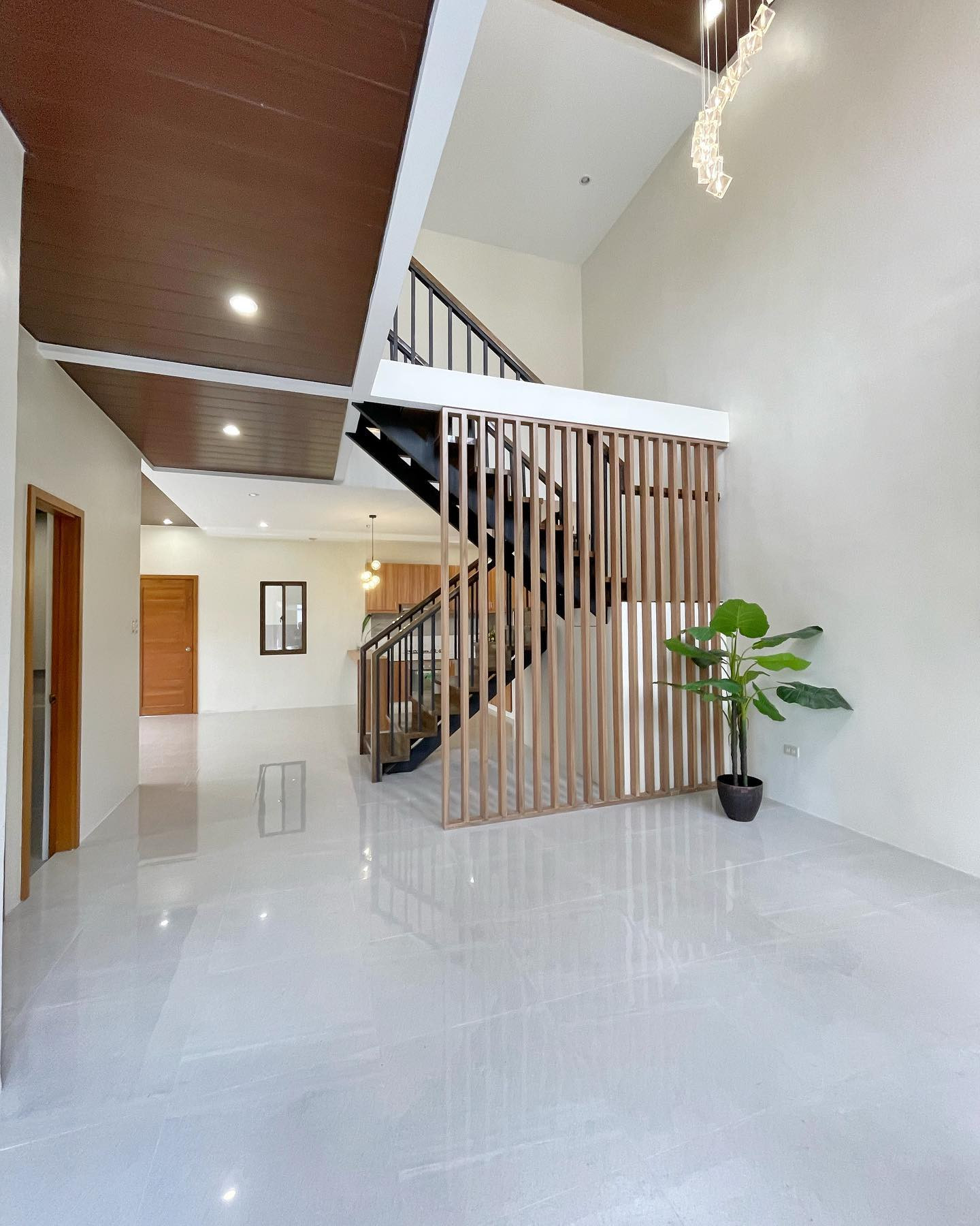 Beautiful Brand New High-Ceiling House for Sale in Greenwoods Executive Village photo 1
