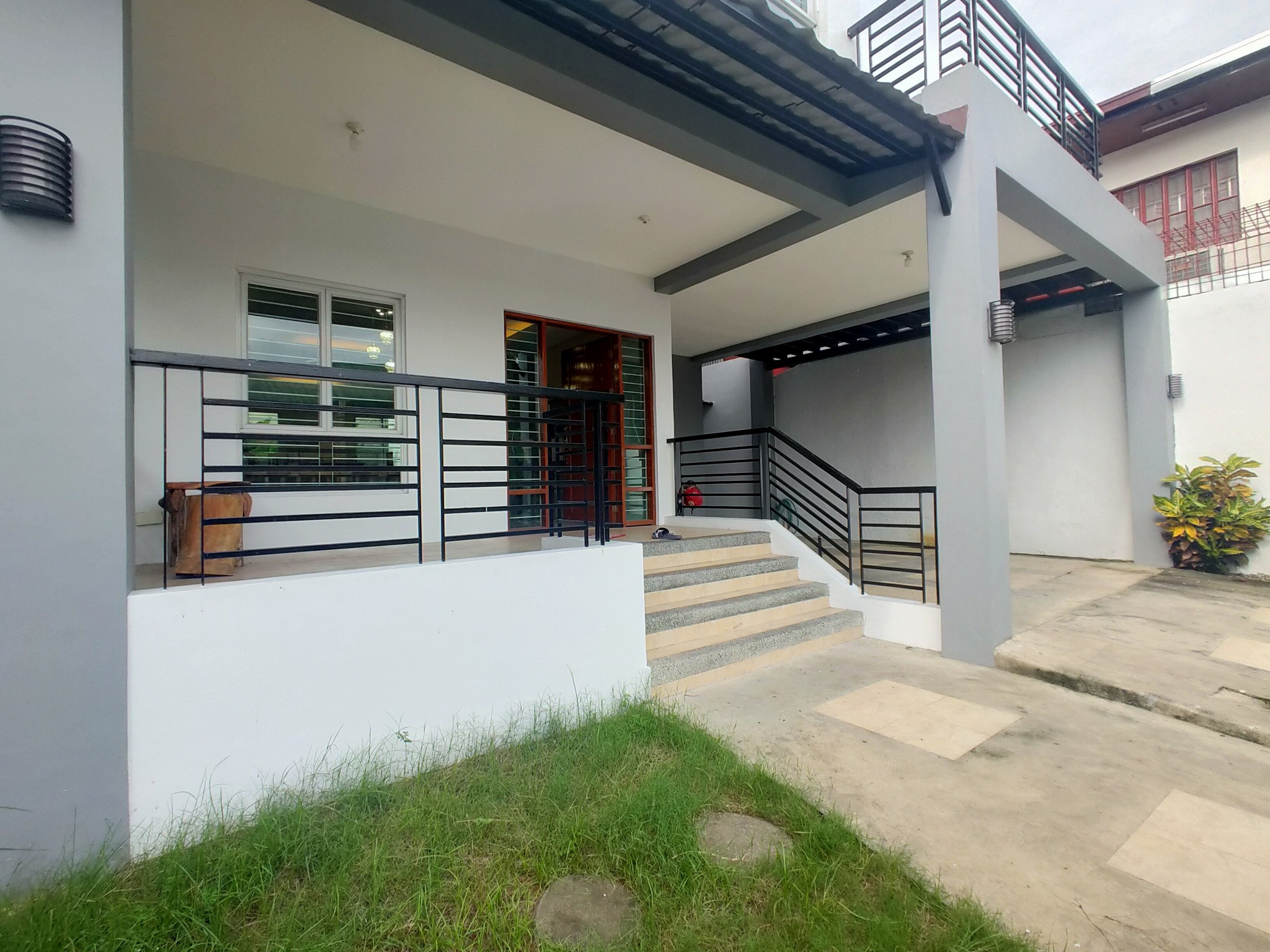 SEMI FURNISHED TWO STOREY HOUSE IN BETTER LIVING PARANAQUE photo 2