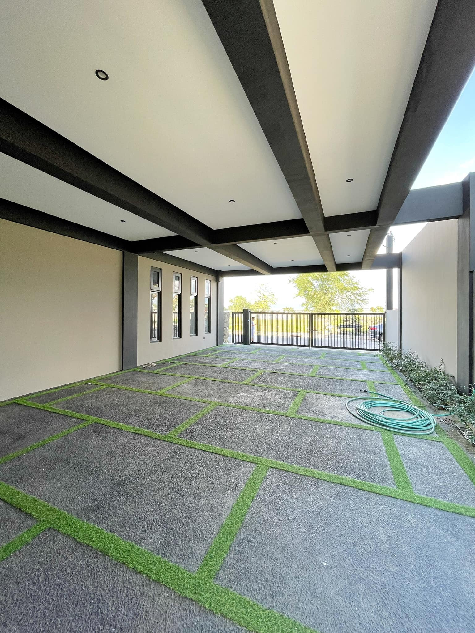 Brand New 4-Storey Modern House w/ Elevator in Marikina photo 2