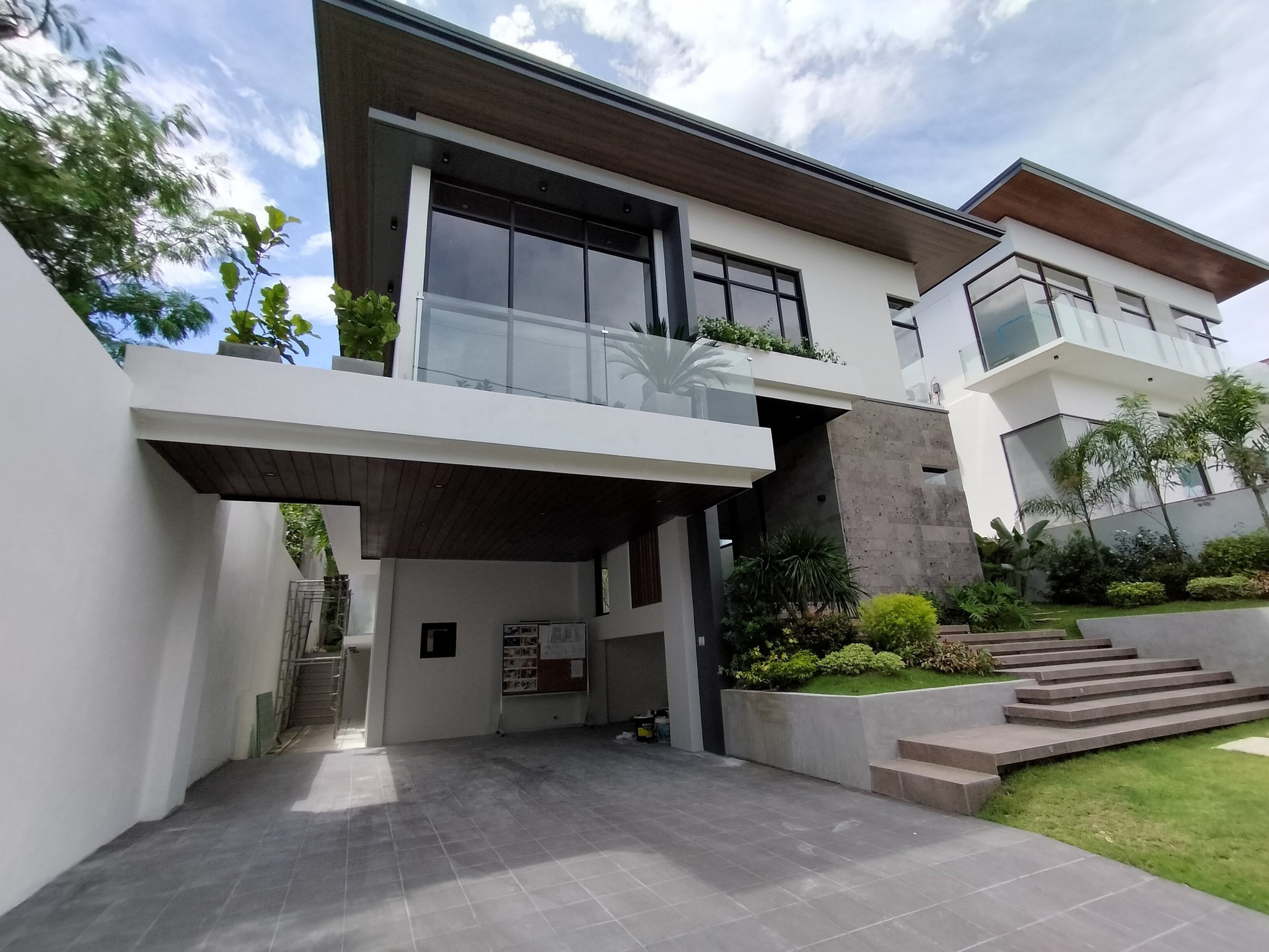 Luxurious Brand New Modern House in Alabang For Sale photo 2