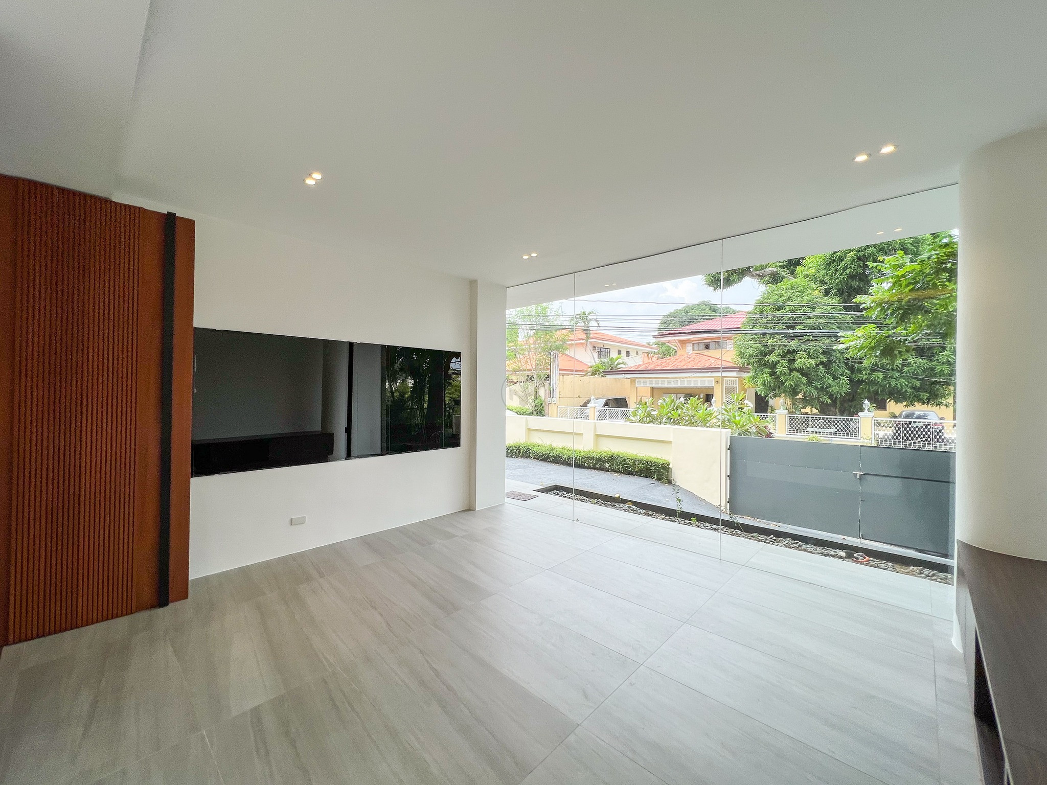 A Mid-Century 4 Bedroom House for Sale in Ayala Alabang photo 5