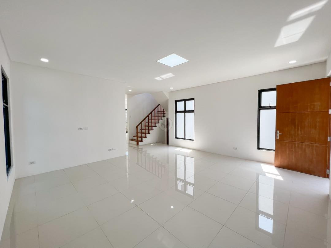 A Splendid 2 Storey House for Sale in Parañaque photo 2