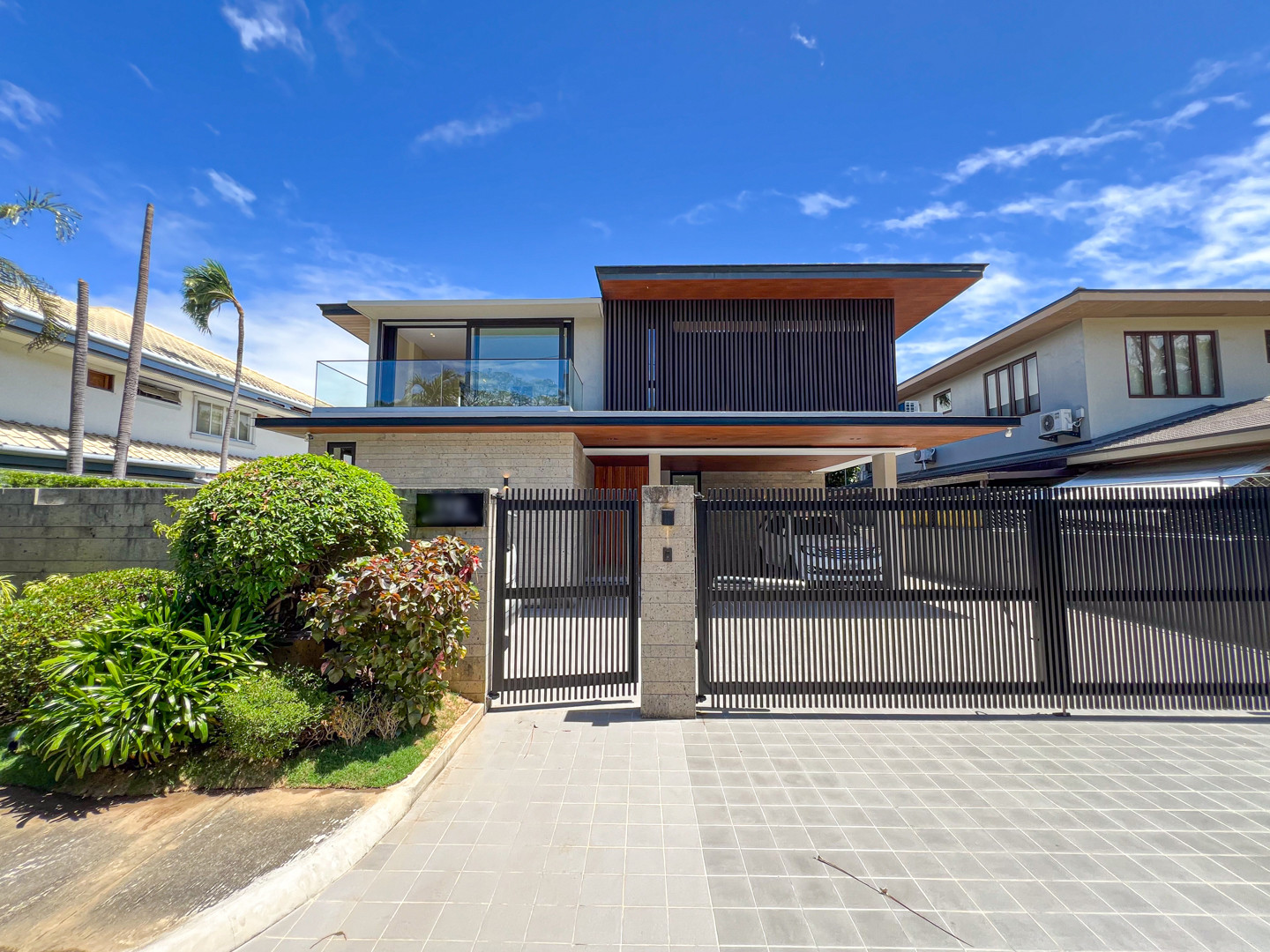Picturesque Modern Contemporary House and Lot For Sale photo 1