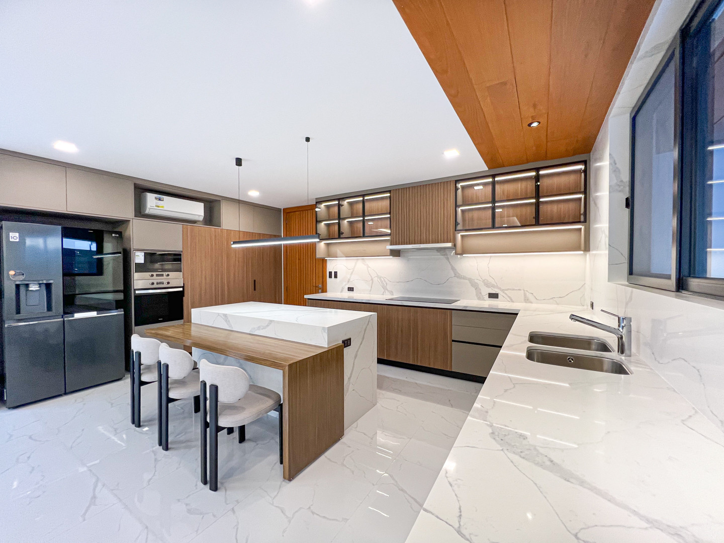 Superb Brand New Modern Contemporary House and Lot For Sale photo 4
