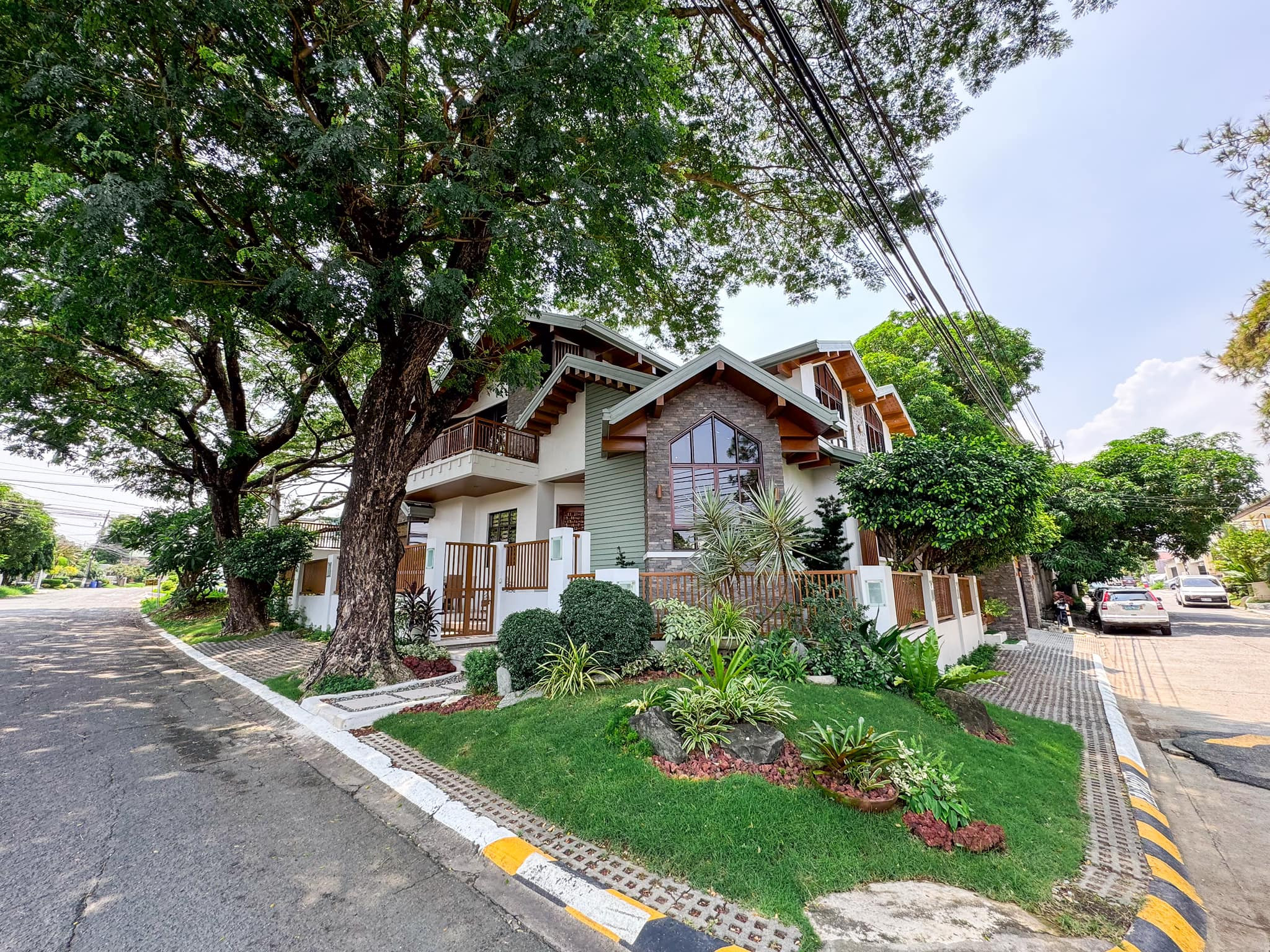 An Exceptional 5 Bedroom House and Lot for Sale photo 1