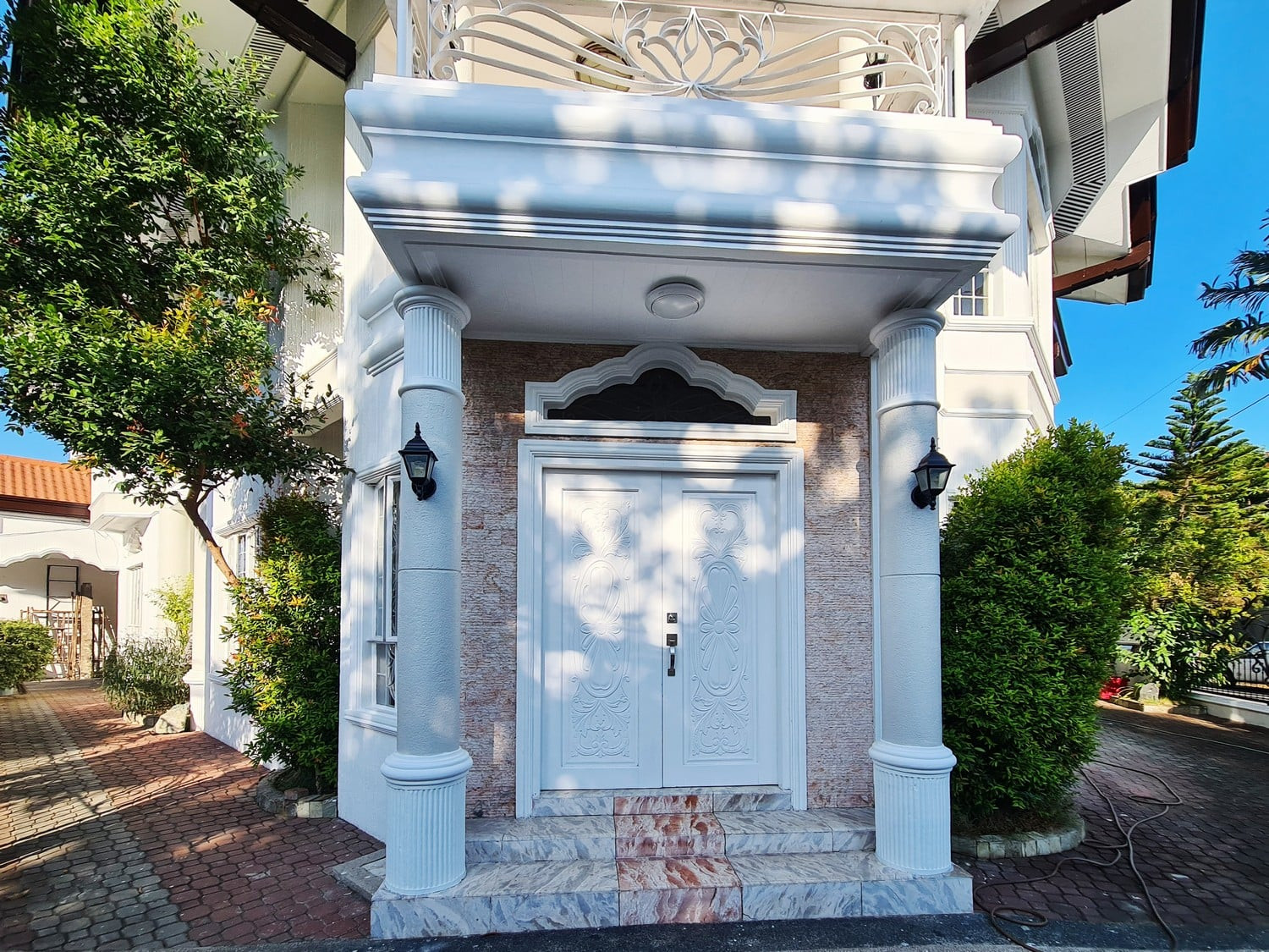 423sqm House with Swimming pool for Sale in BF Homes photo 3