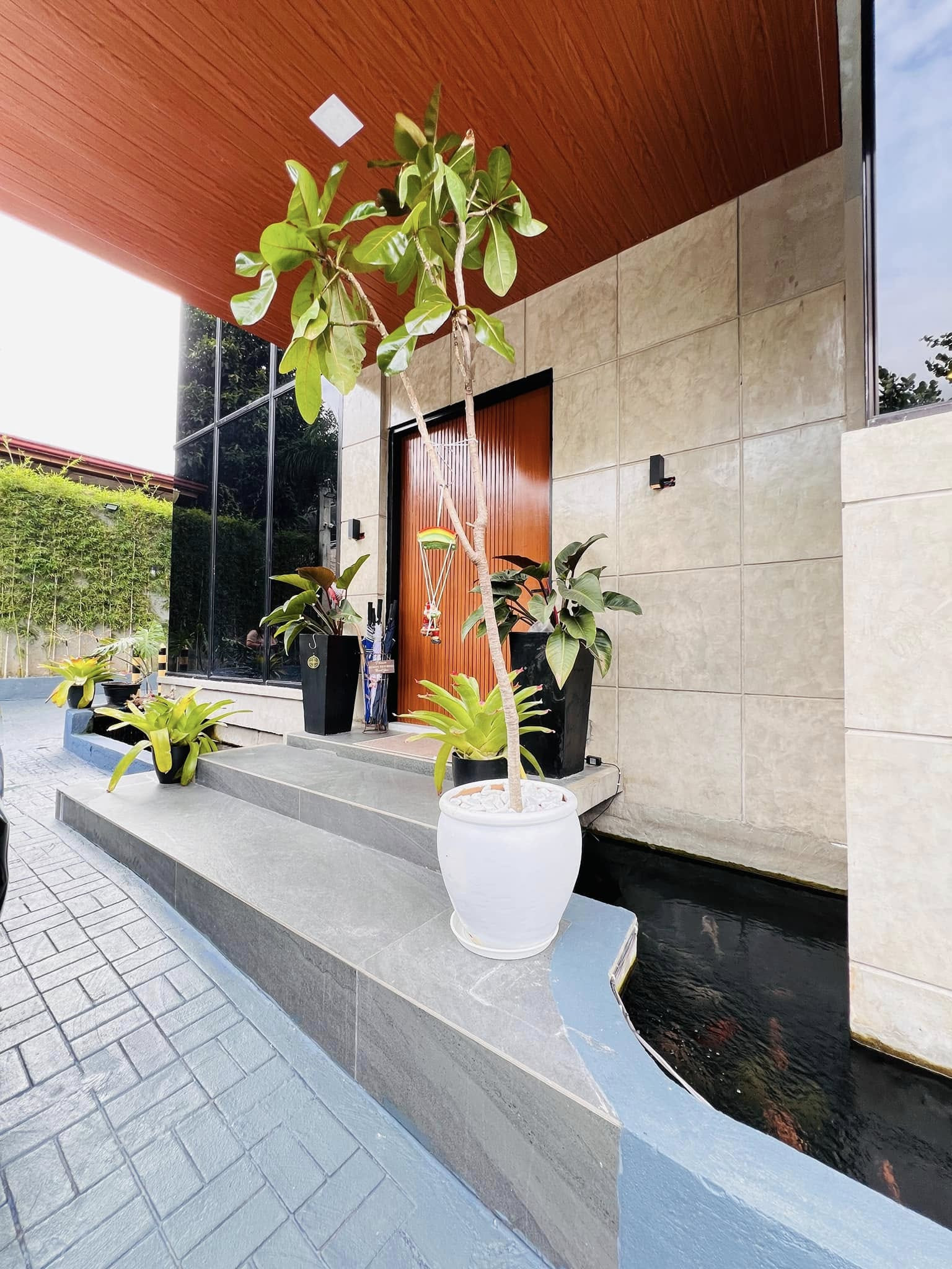 Own this Cozy Preowned 2-Storey House in Beverly Hills Subdivision photo 2