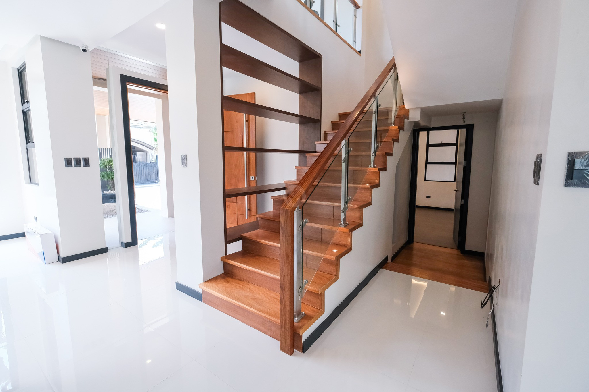Stunning 5-Bedroom House and Lot for Sale in BF Homes, Parañaque photo 2