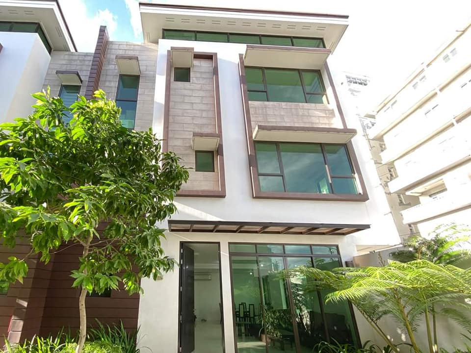 Modern Townhouse for Sale in San Juan photo 1
