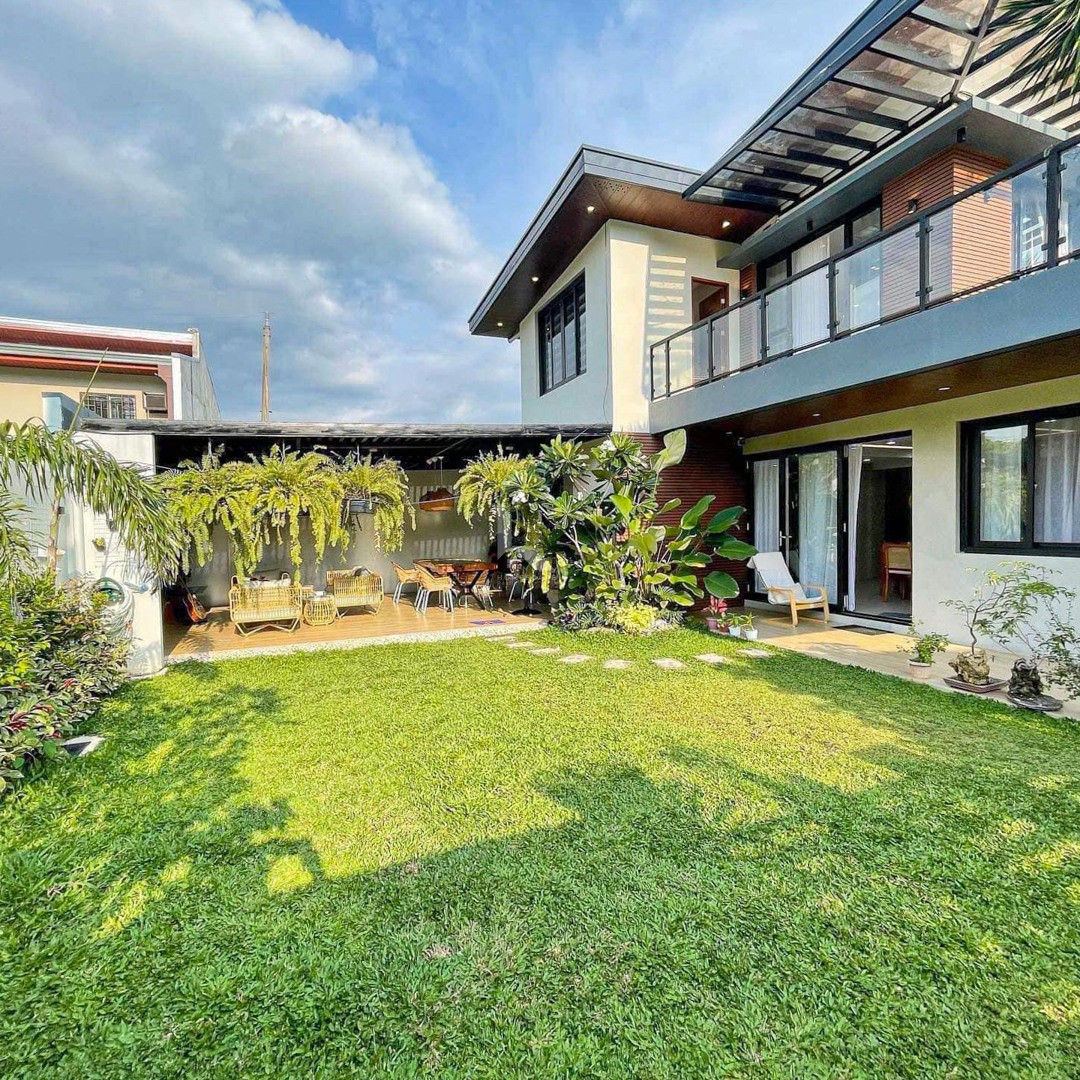 Stylish Modern Tropical House and Lot For Sale photo 2