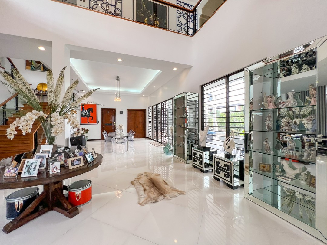 Astonishing House for Sale in Hillsborough Alabang photo 3