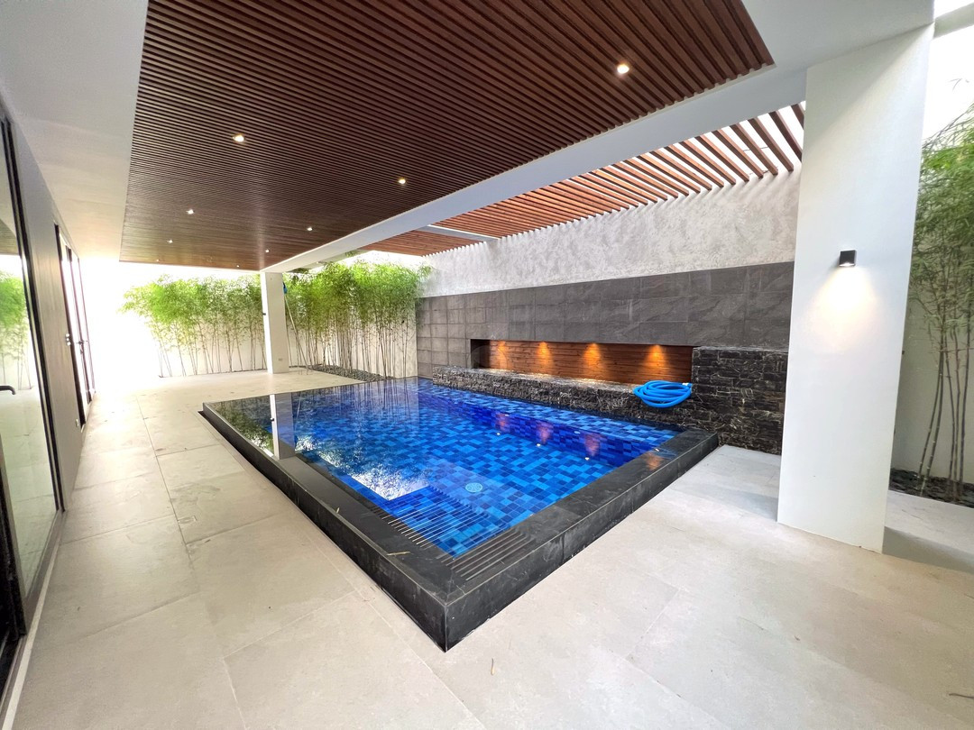 Ultramodern Spotless House and Lot for Sale photo 3