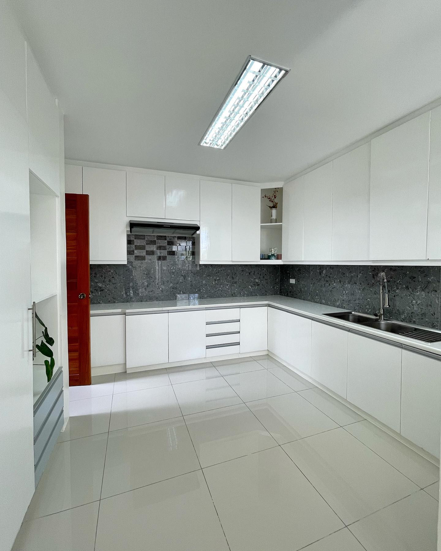 Brand New 3-Storey Modern for Sale in Greenwoods Executive Village photo 4