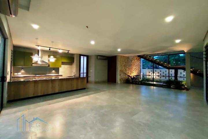4 BEDROOM HOUSE WITH 3 CAR PARKING IN MANDAUE CEBU photo 2