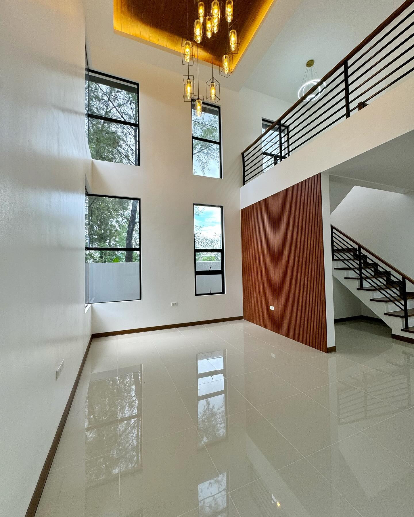 Brand New Modern House for Sale in Greenwoods Executive Village photo 1