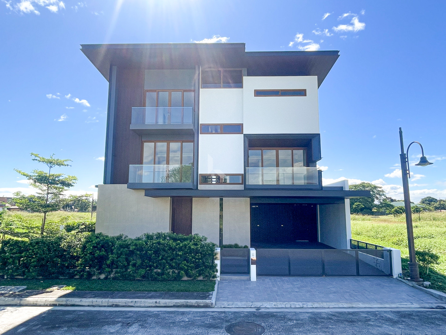 Elegant Modern Contemporary House and Lot for Sale in Alabang West photo 1