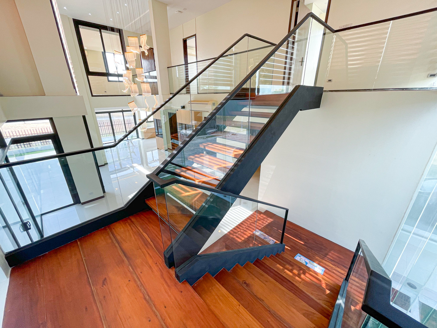 Sophisticated Modern Tropical House in The Enclave Alabang, Muntinlupa photo 3