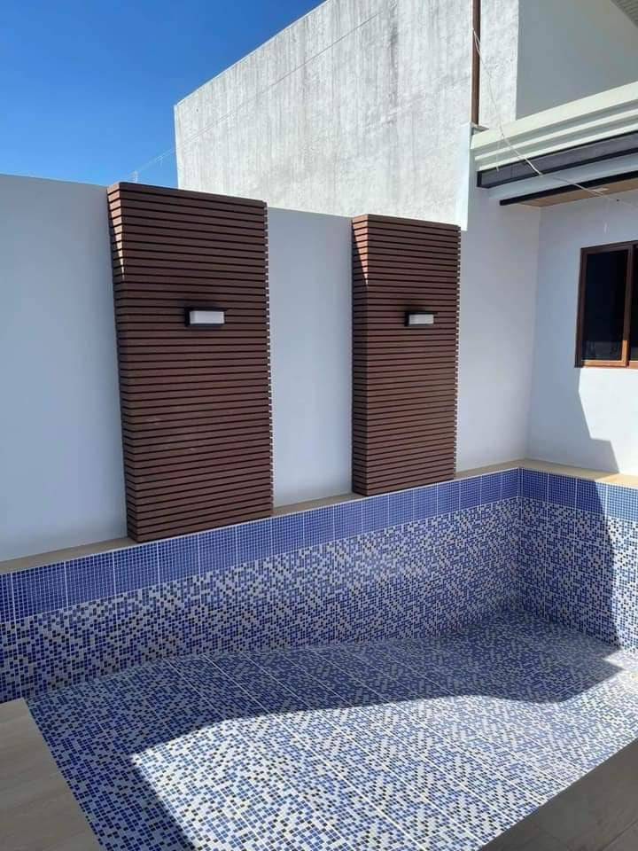 This modern and luxurious home photo 3