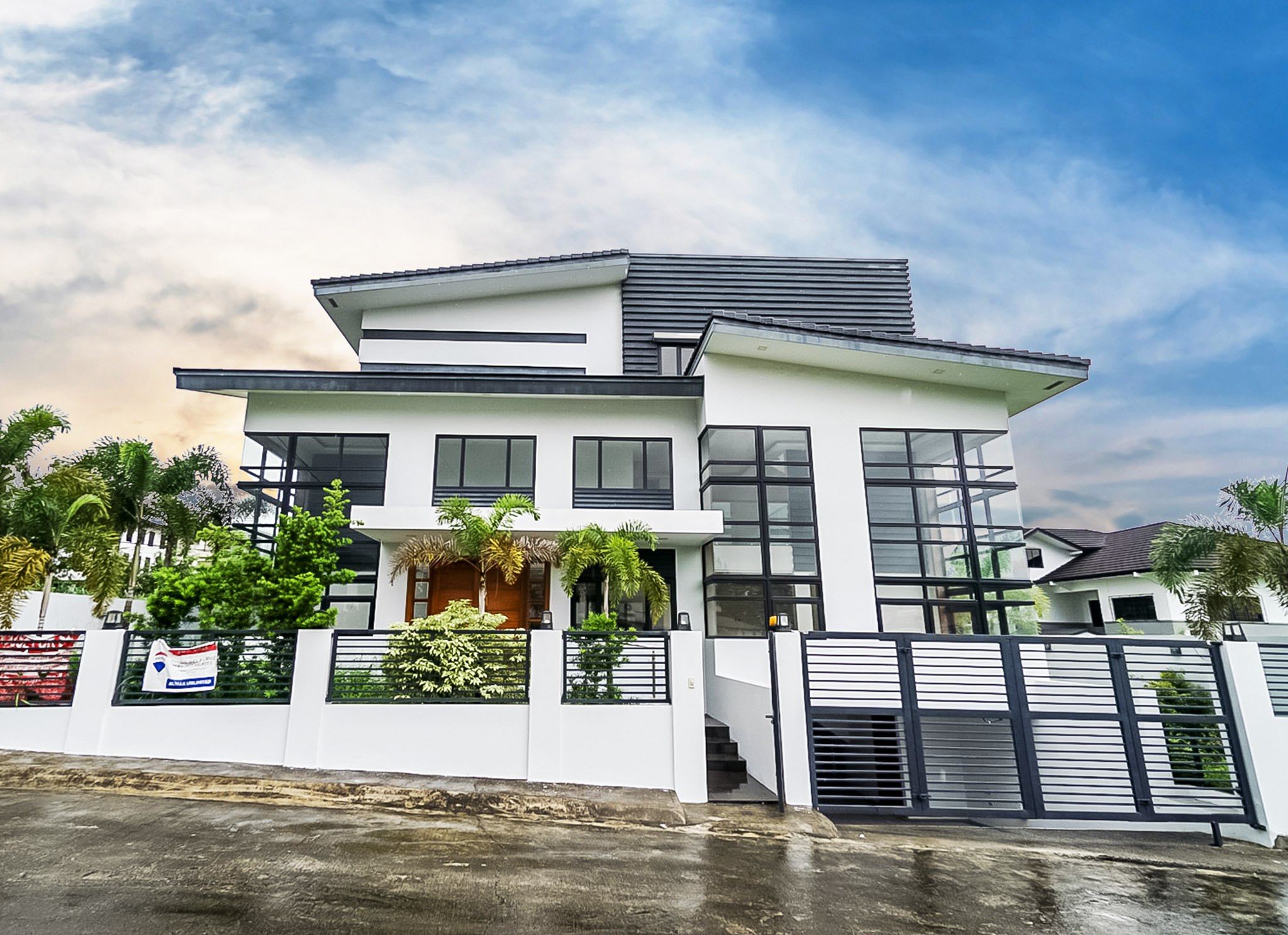 Brand new contemporary house with an elegant finish located in Tivoli Royale photo 1