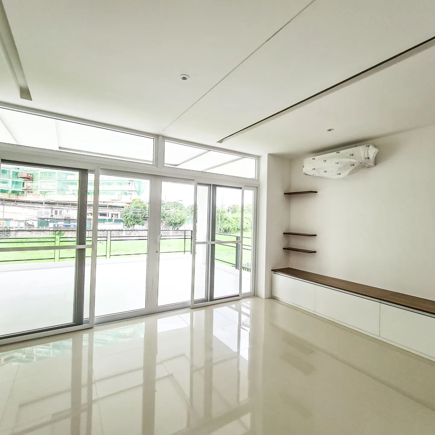 Brand New 3 Storey House and Lot for sale in Don Antonio Royale photo 5