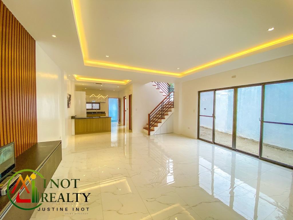 Elegantly Finished 3 Storey House and Lot photo 1