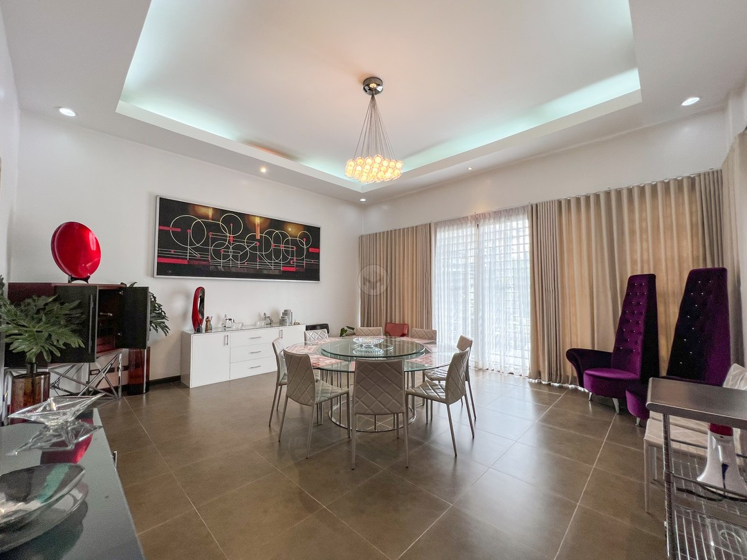 Astonishing House for Sale in Hillsborough Alabang photo 5