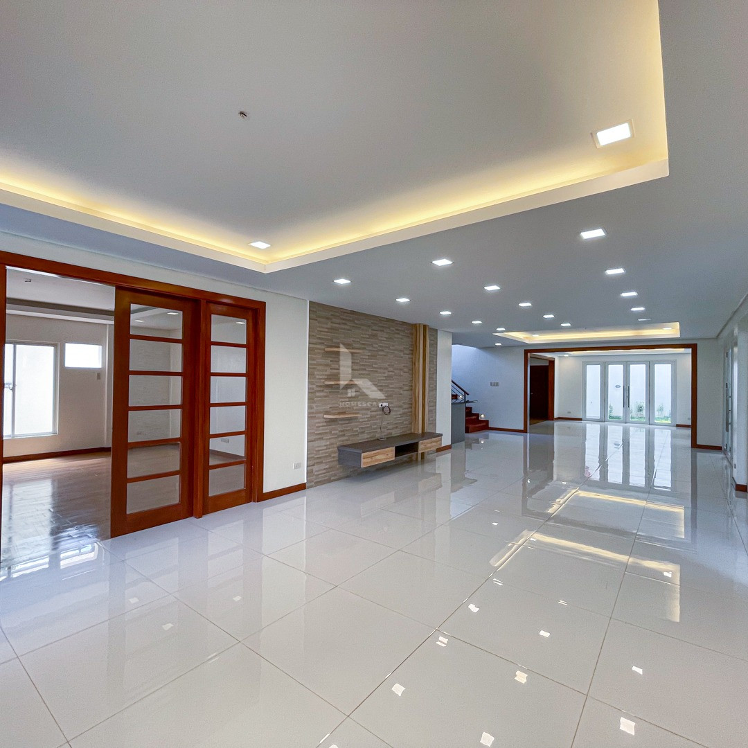 Astounding Luxury House and Lot For Sale in Doña Carmen Heights photo 5